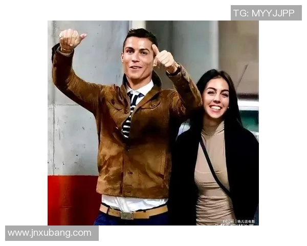 各大足球明星的女友们揭晓她们的爱情故事与生活点滴